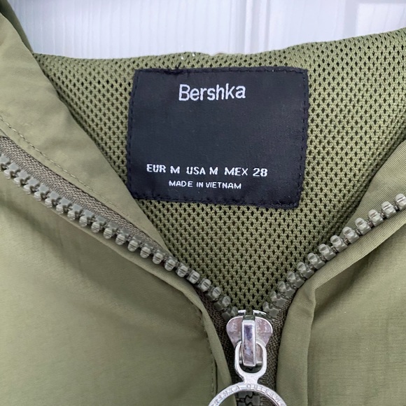 Cropped Running Jacket - Picture 3 of 6